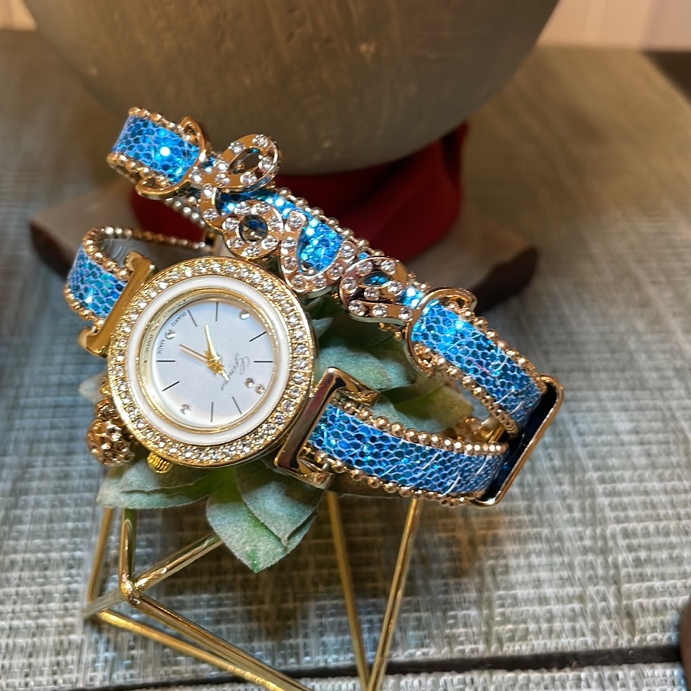#154 Glamorous Love Watch